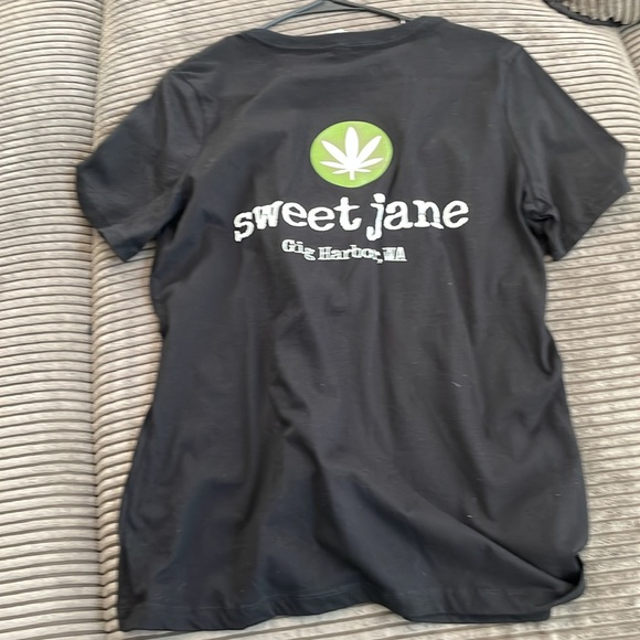 321. Graphic tee - Picture 2 of 3